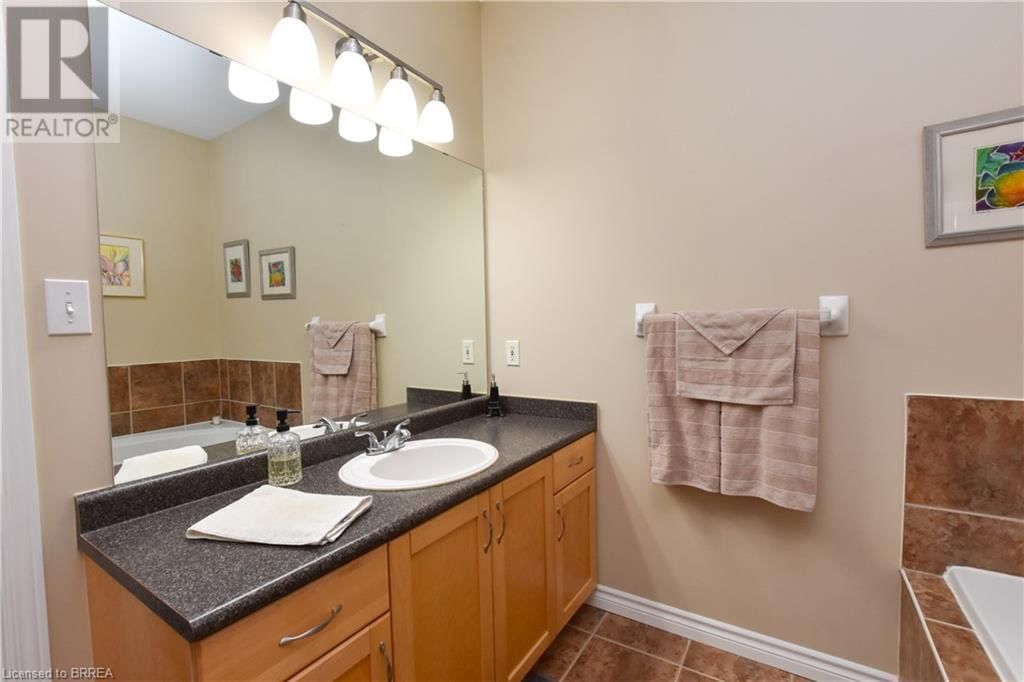 10 COBBLESTONE Drive Unit# 52 Image 20