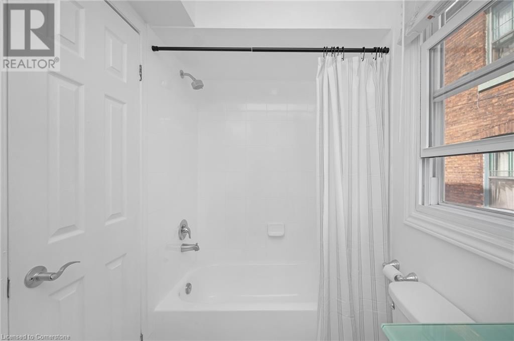 Main - 442 MARY STREET Image 15