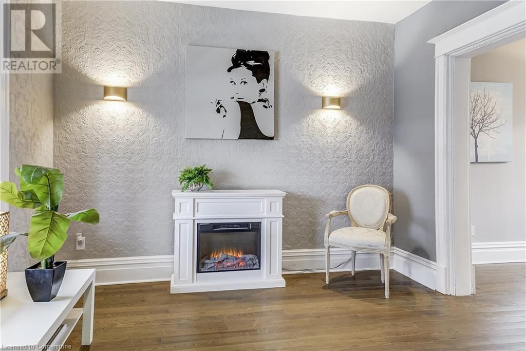 21 SUNSET AVENUE Image 1