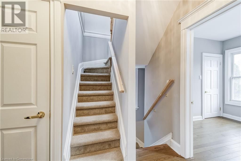 21 SUNSET AVENUE Image 23