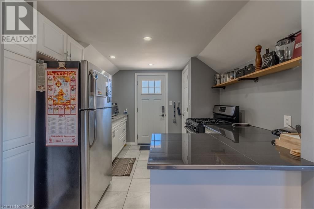 21 WADE AVENUE Image 11