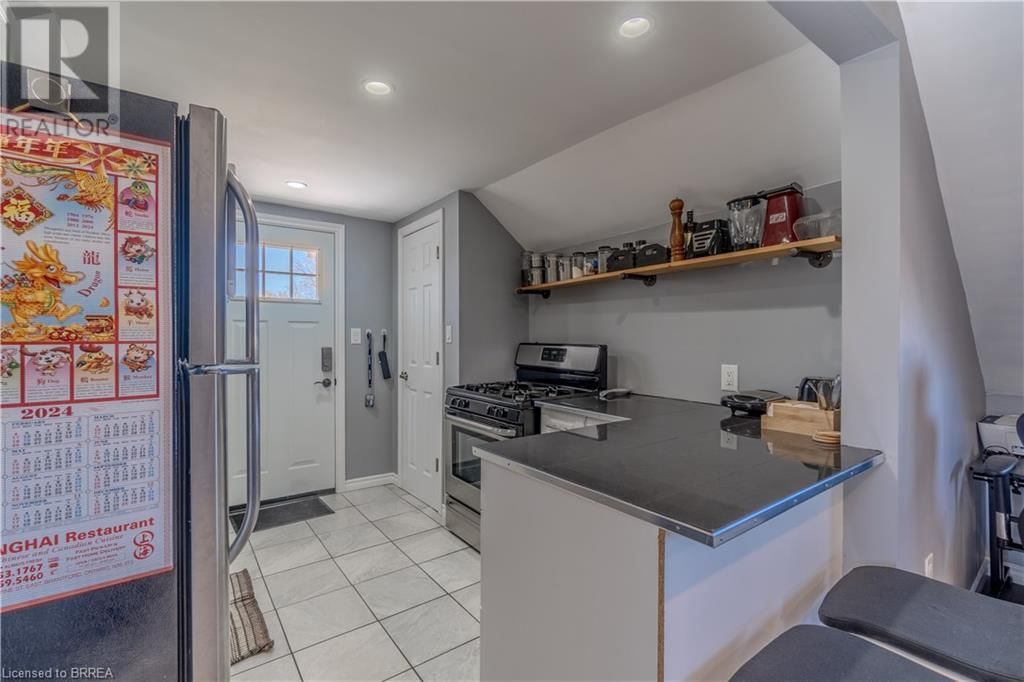 21 WADE AVENUE Image 12