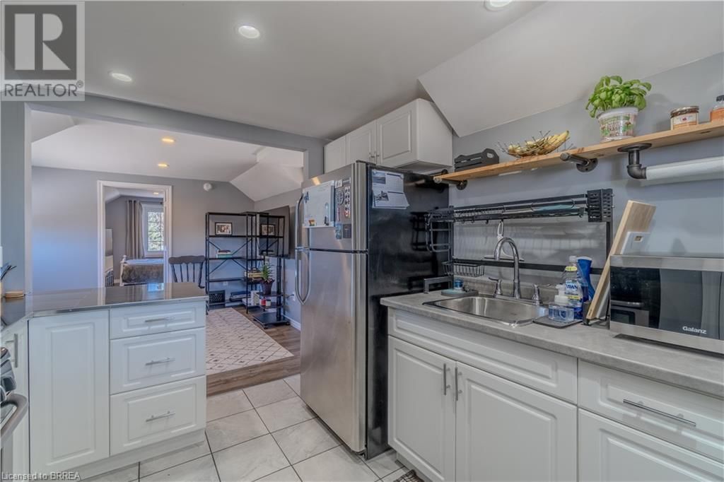 21 WADE AVENUE Image 13