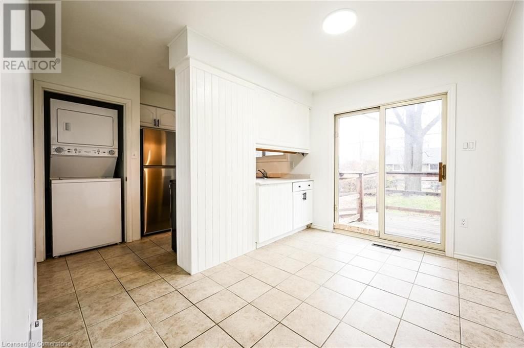 26 CAROUSEL Avenue Unit# UPPER Image 11