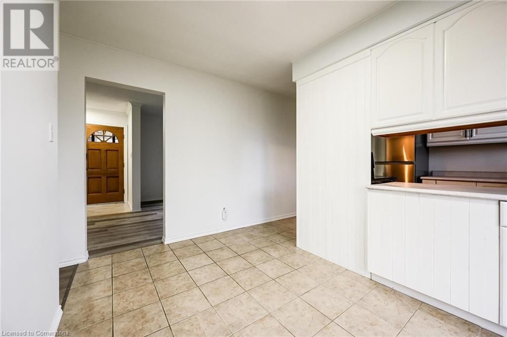 26 CAROUSEL Avenue Unit# UPPER Image 13