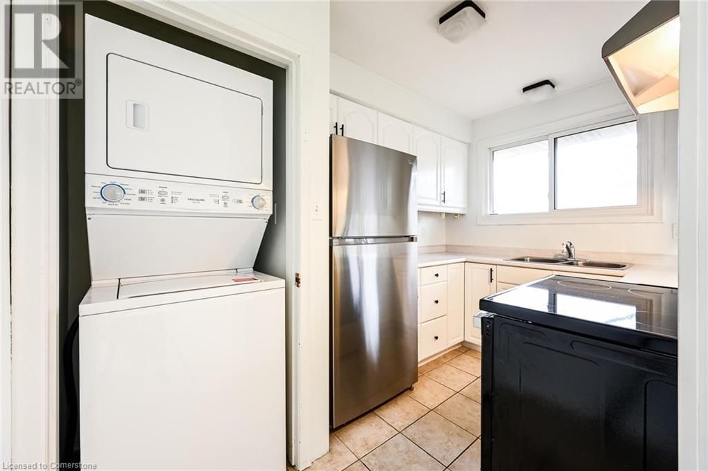 26 CAROUSEL Avenue Unit# UPPER Image 16