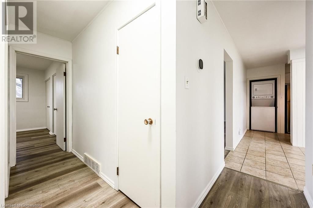 26 CAROUSEL Avenue Unit# UPPER Image 22