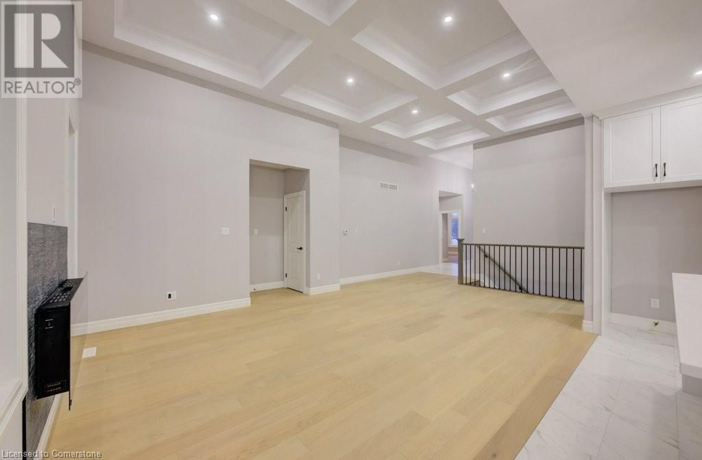 705 HOLLINGER DRIVE SOUTH Image 10