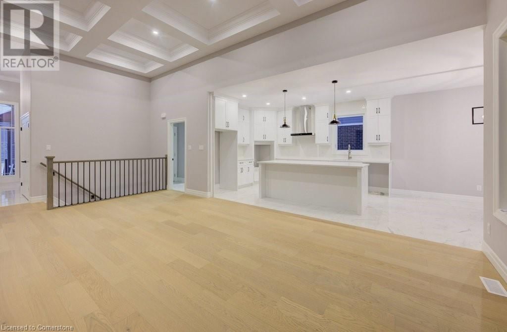 705 HOLLINGER DRIVE SOUTH Image 12