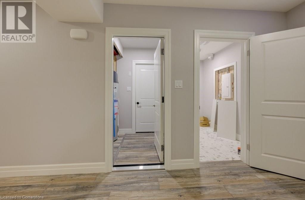 705 HOLLINGER DRIVE SOUTH Image 31