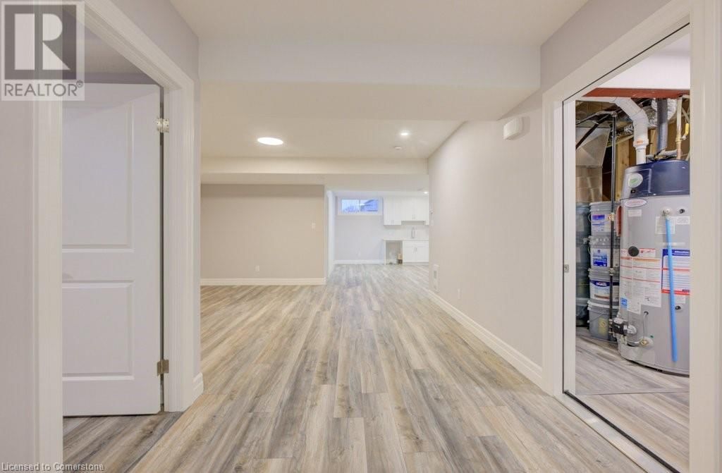 705 HOLLINGER DRIVE SOUTH Image 32