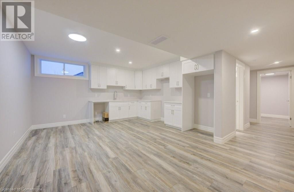 705 HOLLINGER DRIVE SOUTH Image 34