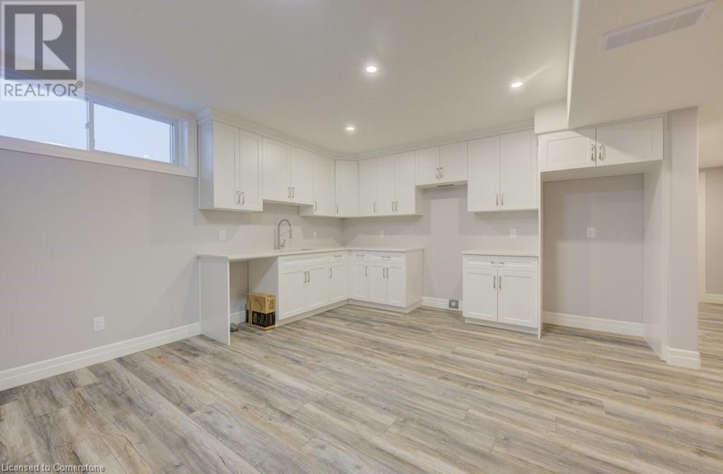 705 HOLLINGER DRIVE SOUTH Image 35