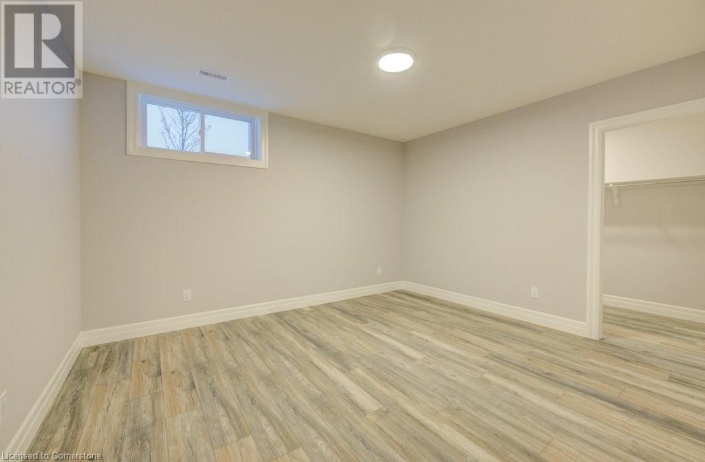 705 HOLLINGER DRIVE SOUTH Image 38