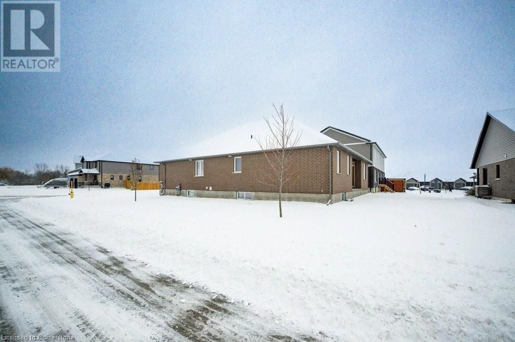 705 HOLLINGER DRIVE SOUTH Image 48