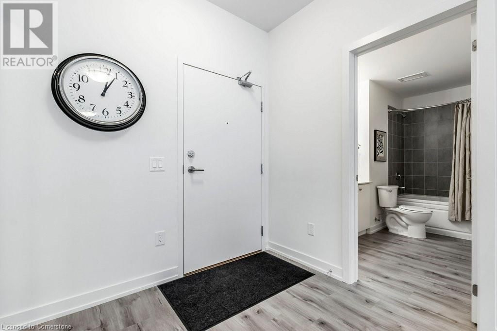 243 NORTHFIELD DRIVE EAST Drive E Unit#  Image 5