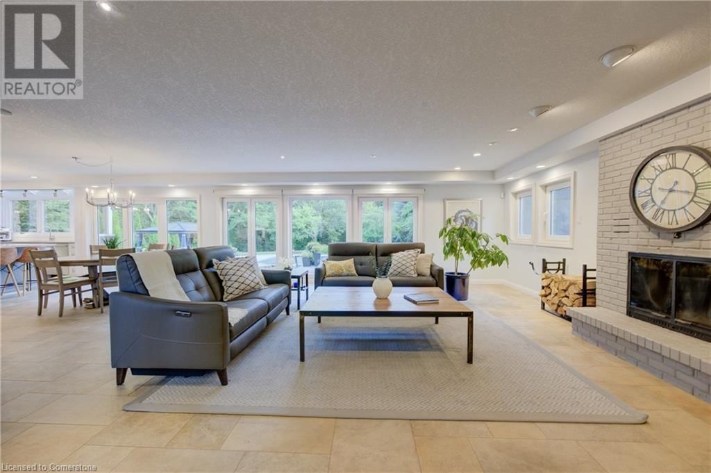 587 MANORWOOD COURT Image 13
