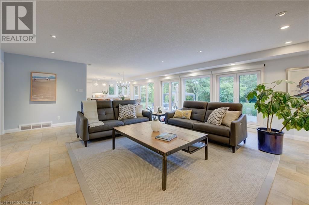 587 MANORWOOD COURT Image 14