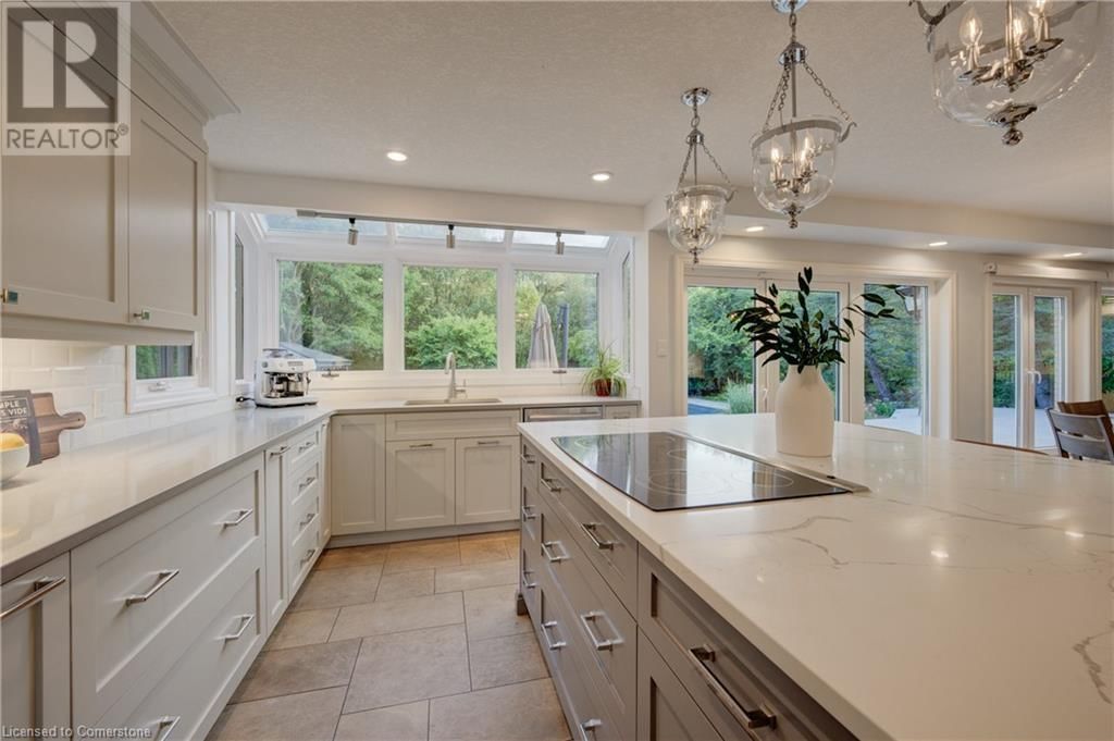 587 MANORWOOD COURT Image 18