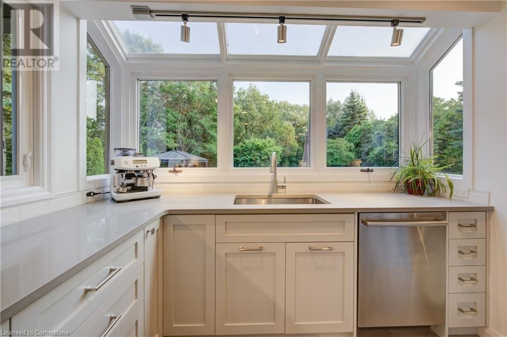 587 MANORWOOD COURT Image 19