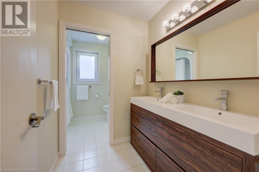 587 MANORWOOD COURT Image 24