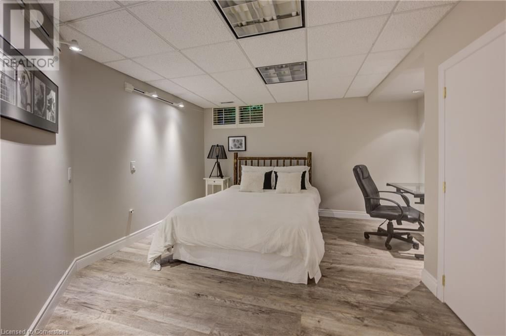 587 MANORWOOD COURT Image 35