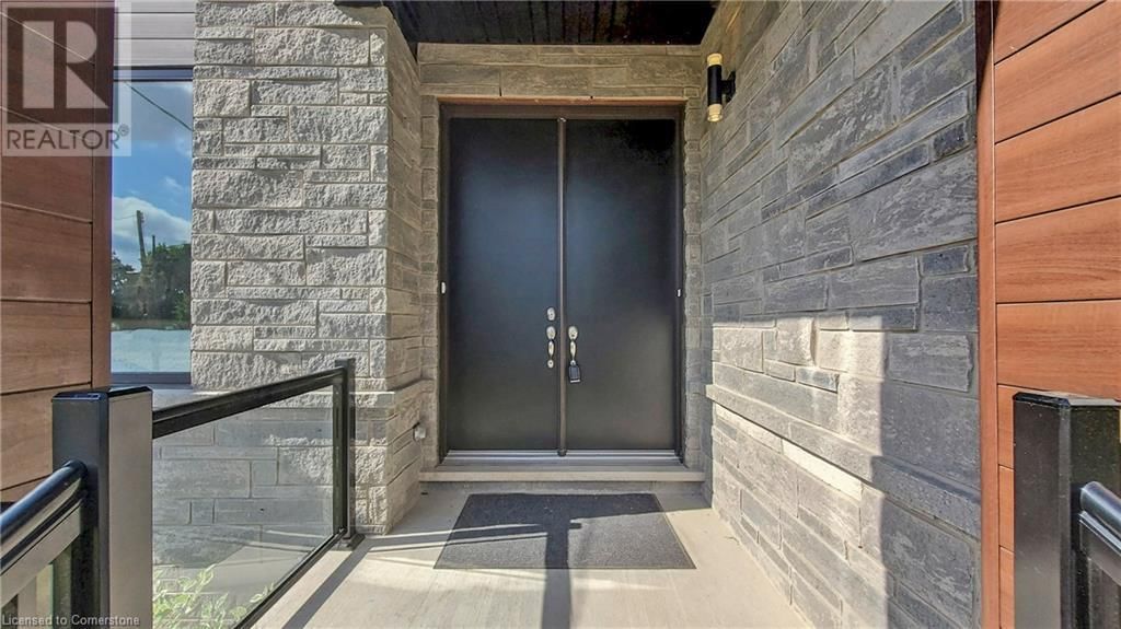 382 SOUTHCOTE ROAD Image 3