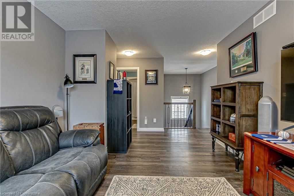 587 HAWTHORNE PLACE Image 15
