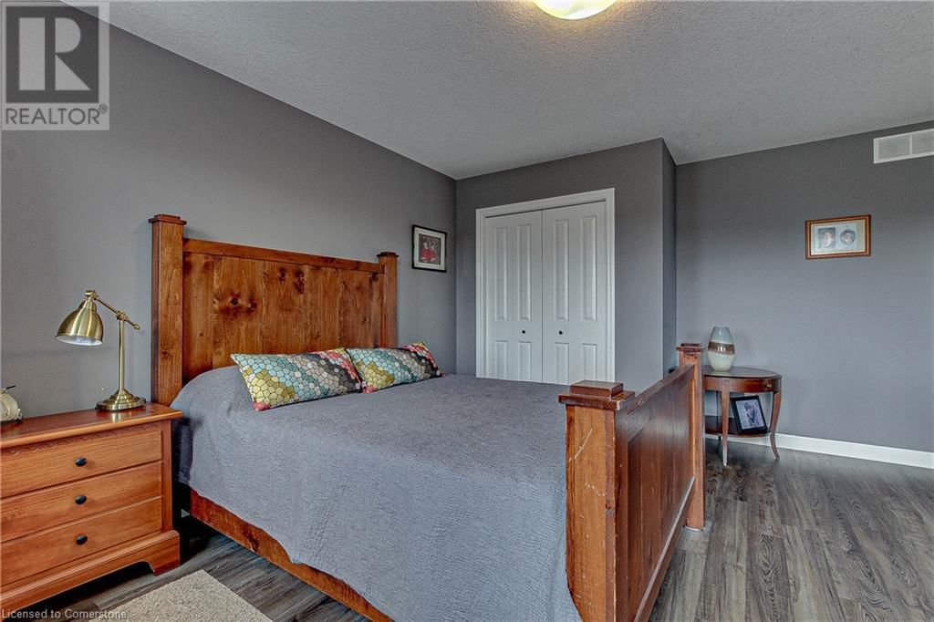 587 HAWTHORNE PLACE Image 19