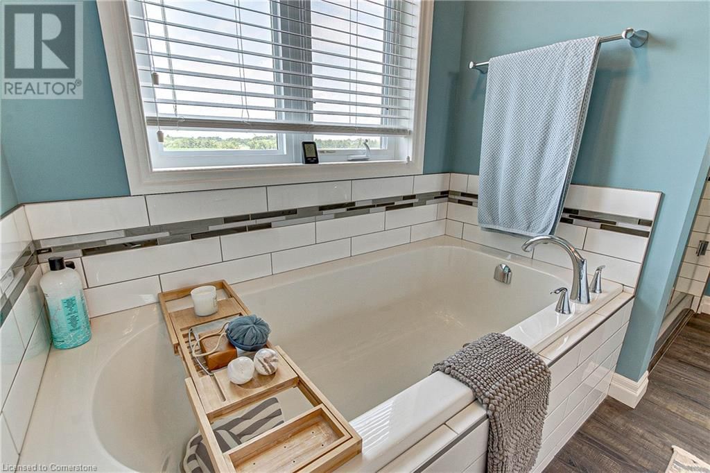 587 HAWTHORNE PLACE Image 23
