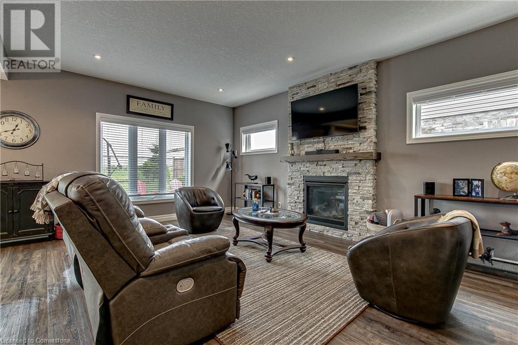 587 HAWTHORNE PLACE Image 6