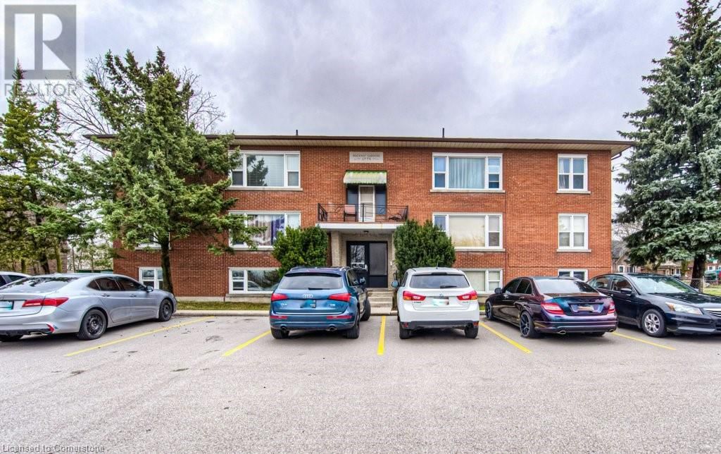 15 FLORAL CRESCENT Image 8