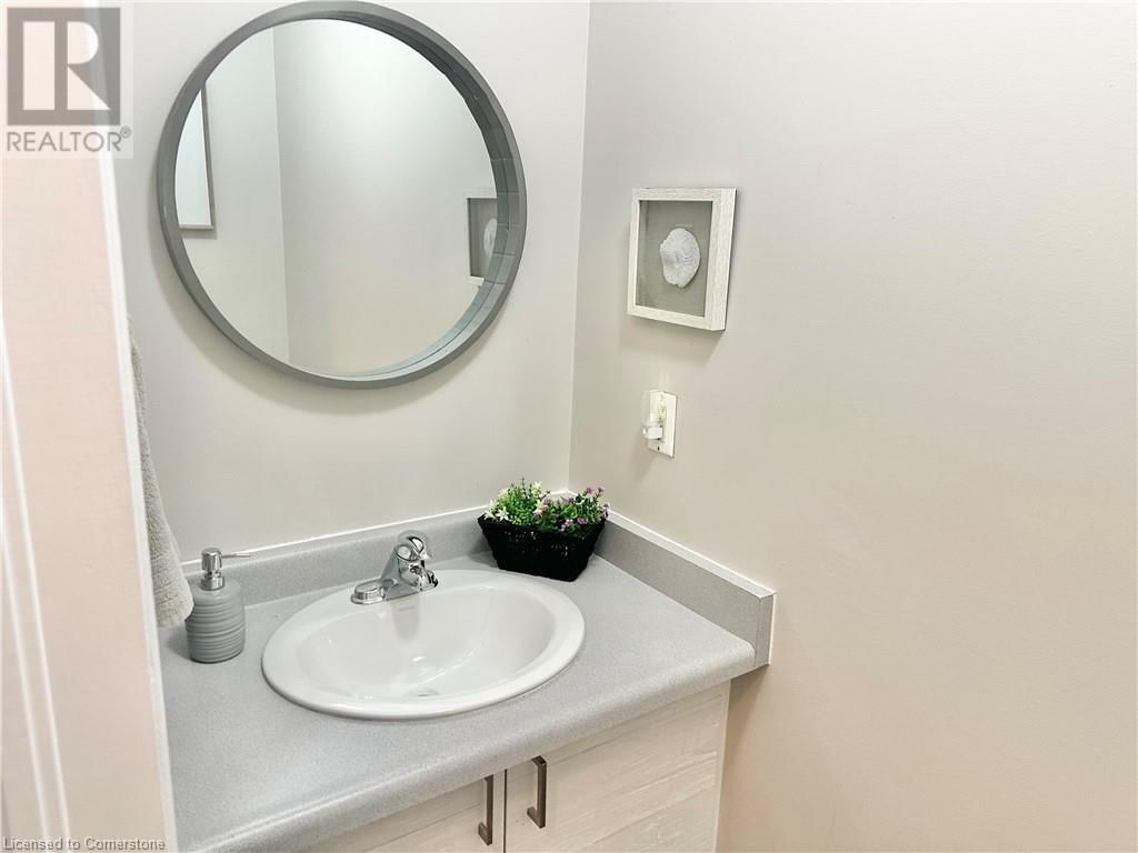 48 - 14 NEW LAKESHORE ROAD Image 4
