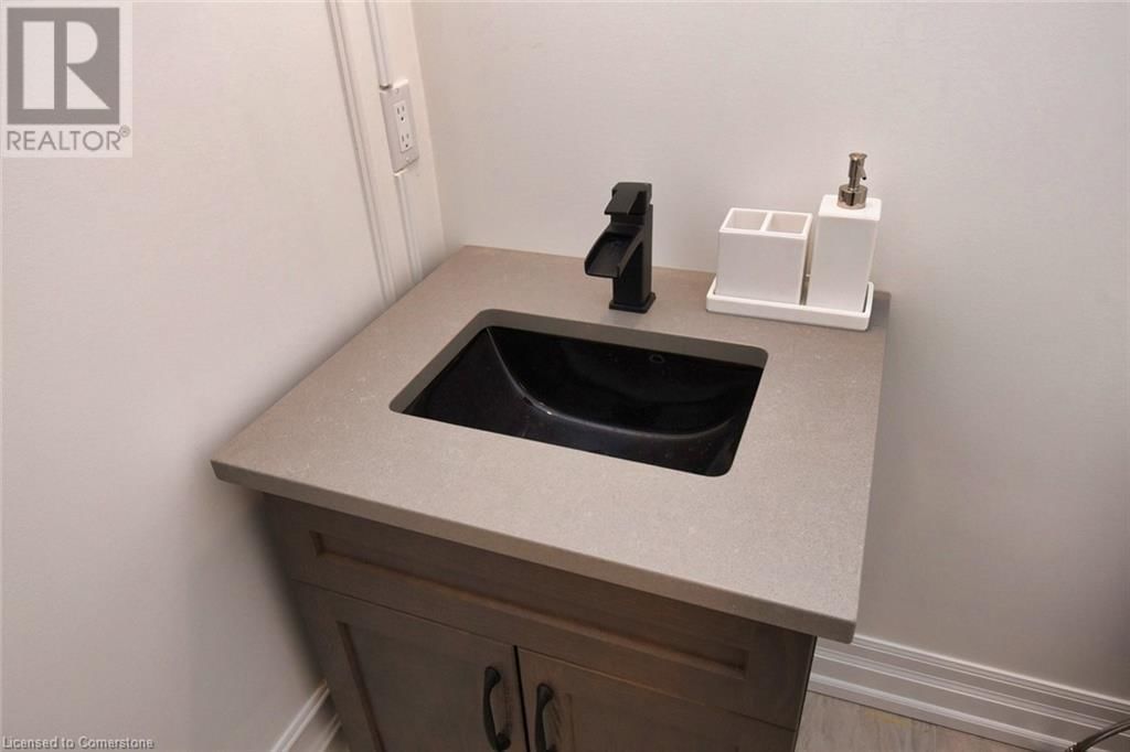 21 HEATH STREET Image 9