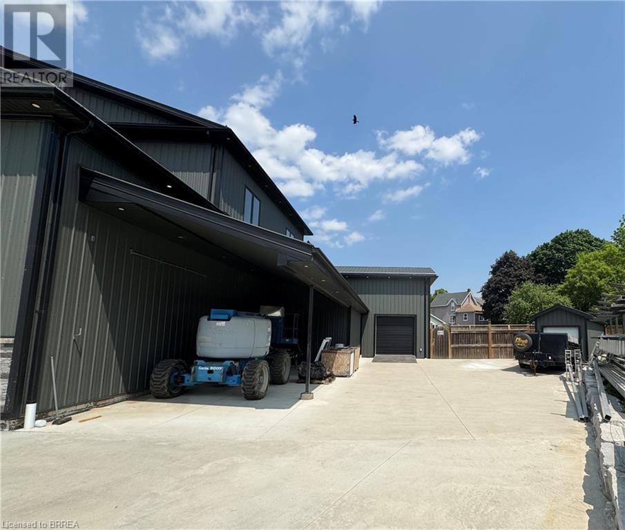76 CAPRON STREET Image 9