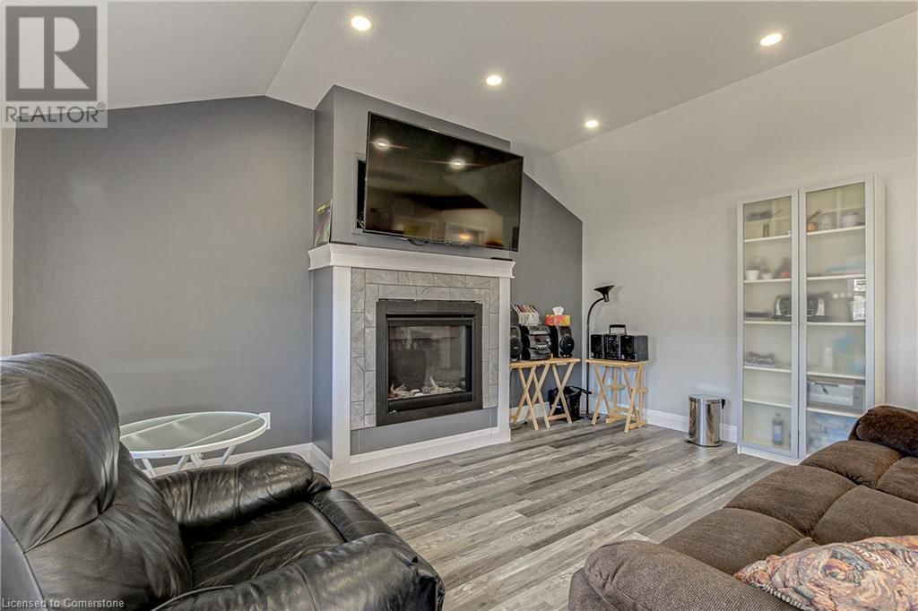 20 4TH AVENUE Image 20