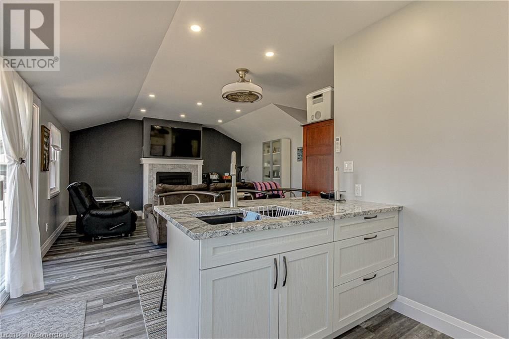 20 4TH AVENUE Image 21