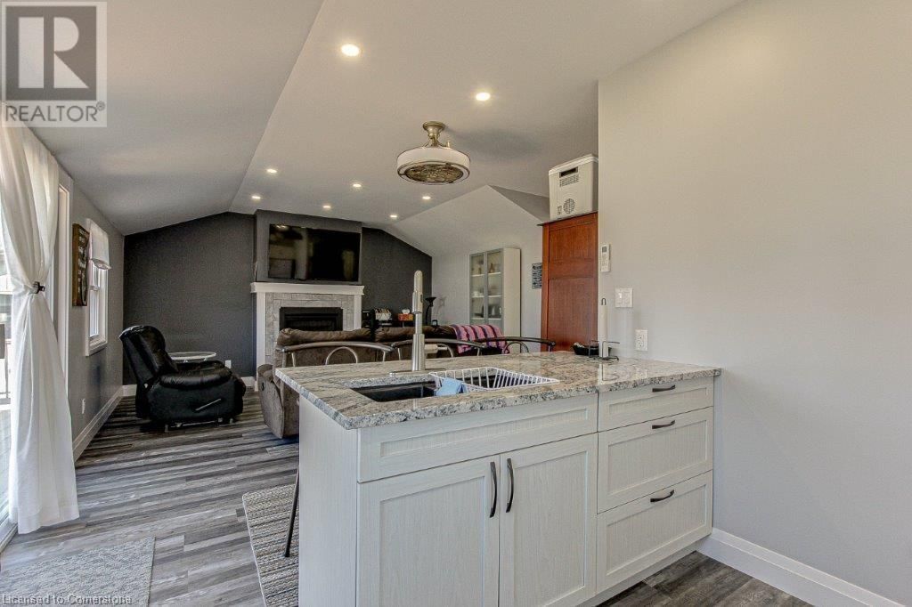20 4TH AVENUE Image 36