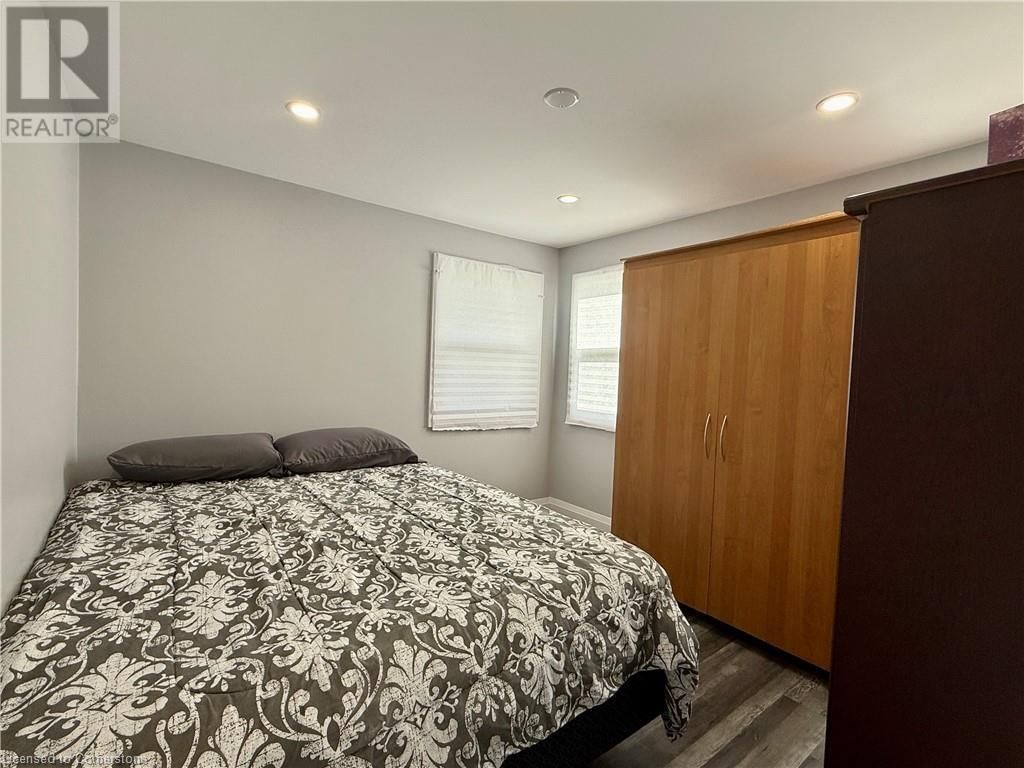 20 4TH AVENUE Image 38