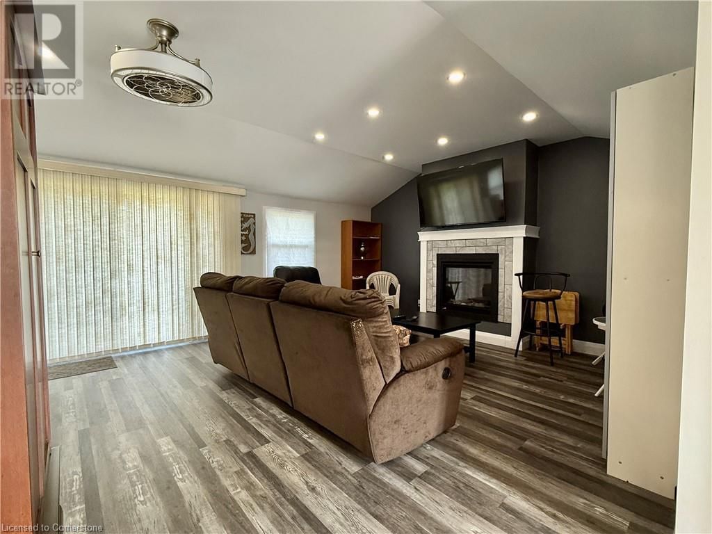 20 4TH AVENUE Image 43