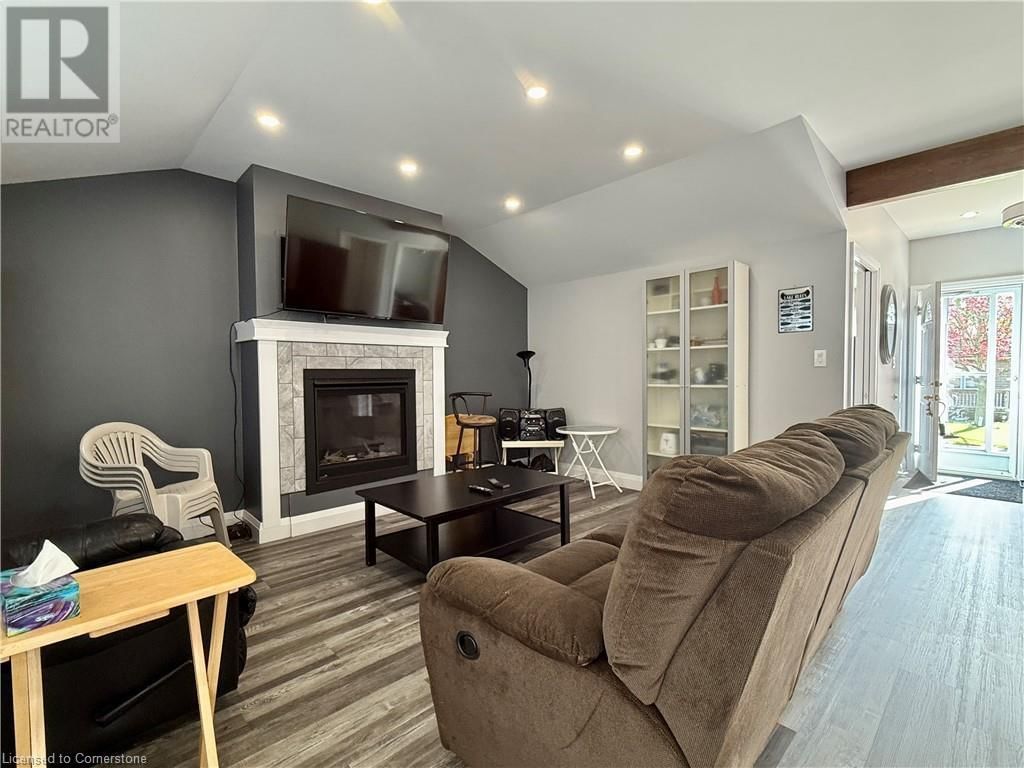 20 4TH AVENUE Image 44