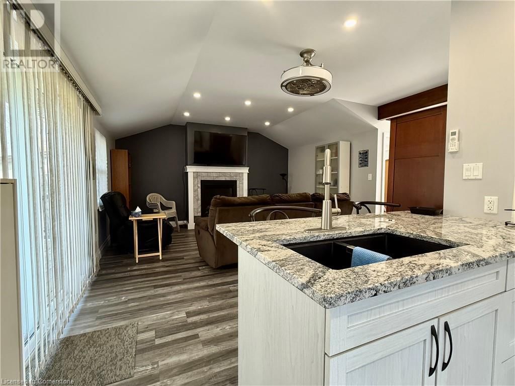 20 4TH AVENUE Image 49