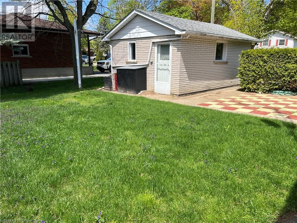 6 HOLDEN AVENUE Image 17