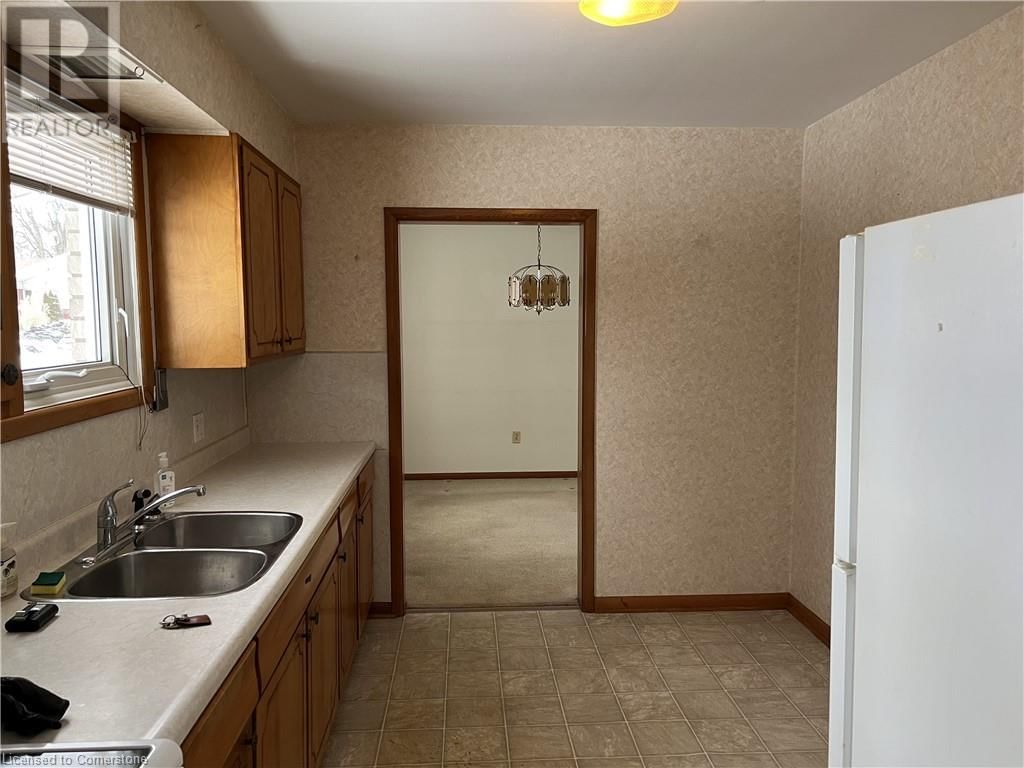 6 HOLDEN AVENUE Image 3