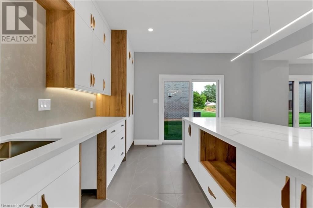 382 SOUTHCOTE ROAD Image 13