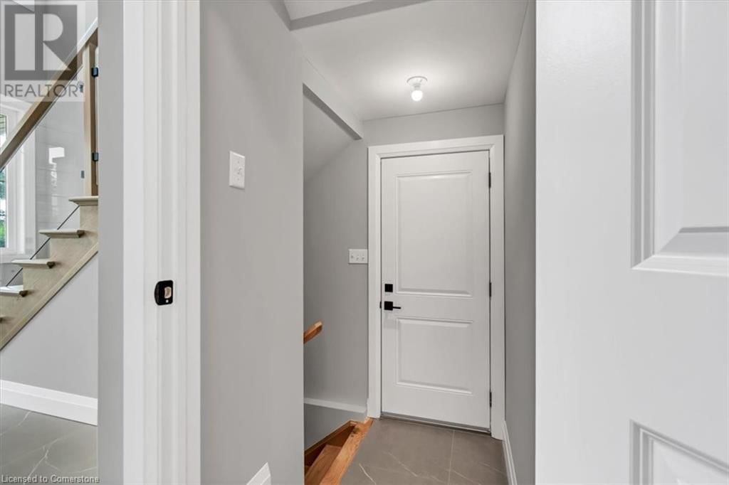 382 SOUTHCOTE ROAD Image 31