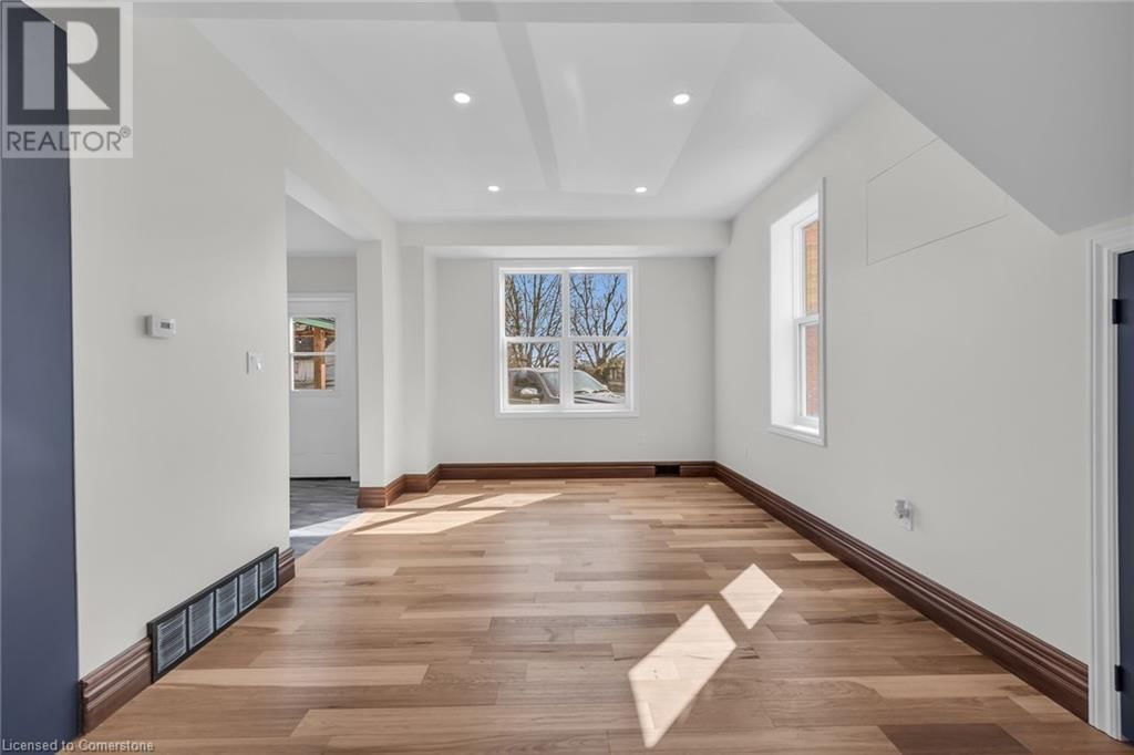 2076 MAIN STREET NORTH Image 15