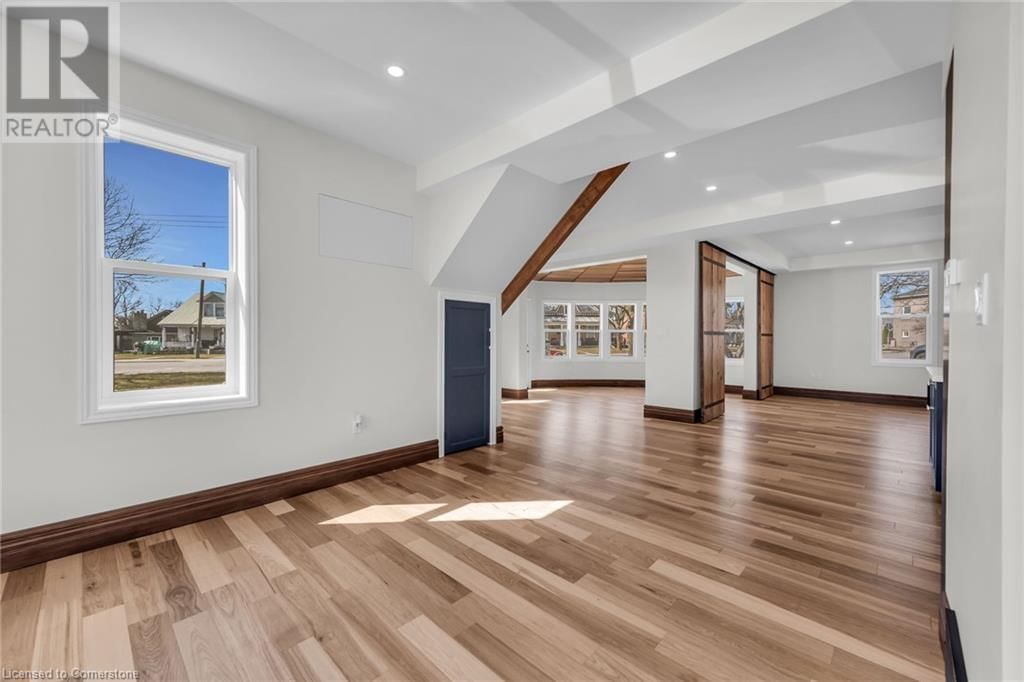 2076 MAIN STREET NORTH Image 17