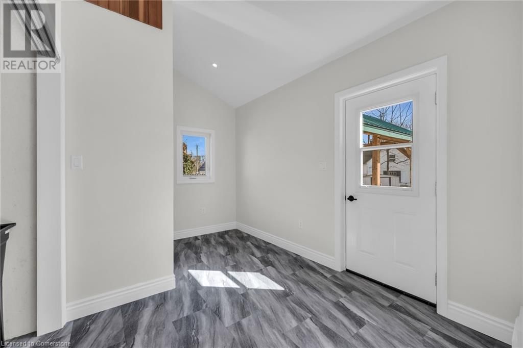 2076 MAIN STREET NORTH Image 18