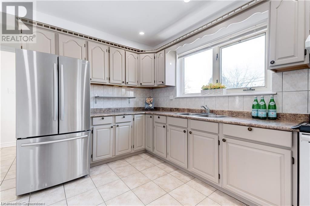 31 TINTON CRESCENT Image 11